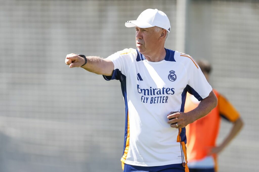 Carlo Ancelotti giving instructions during training