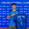 Aaron Anselmino poses with the Chelsea shirt