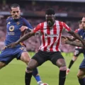Inaki Williams protects the ball from 2 Roma players