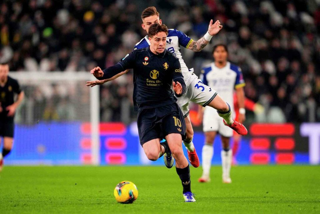 Kenan Yildiz chased by Verona player