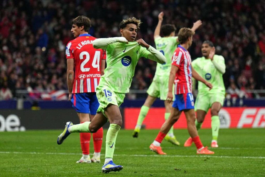 Lamine Yamal has just scored in stoppage time to put Barcelona 3-2 up against Atletico Madrid