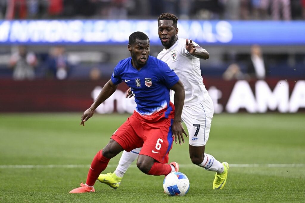 USA's Yunus Musah trying to protect the ball from Panama's Puma