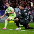 Ferran Torres and Juan Musso watch as the ball goes towards Atletico Madrid net