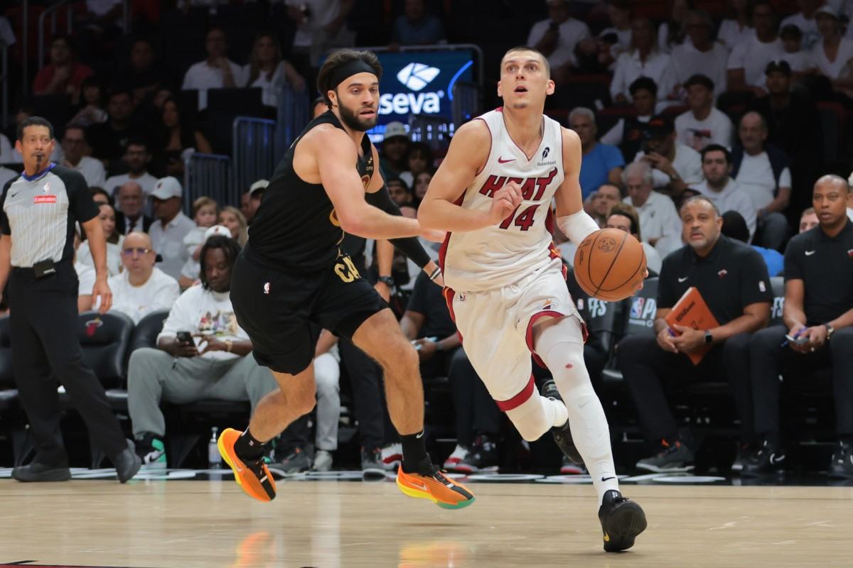 Tyler Herro dribbles the ball