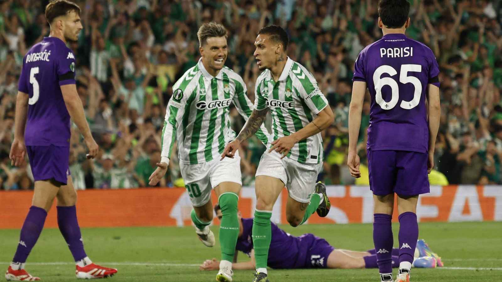 Antony has just scored Betis' 2nd goal against Fiorentina