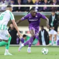 Moise Kean advancing towards Betis' goal