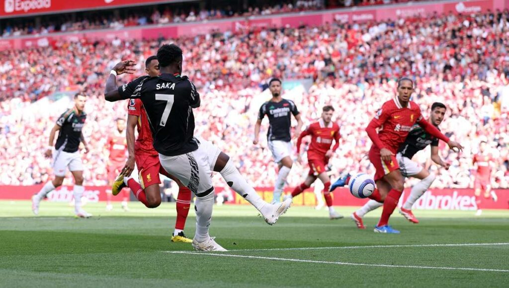 Bukayo Saka shoots towards Liverpool's goal