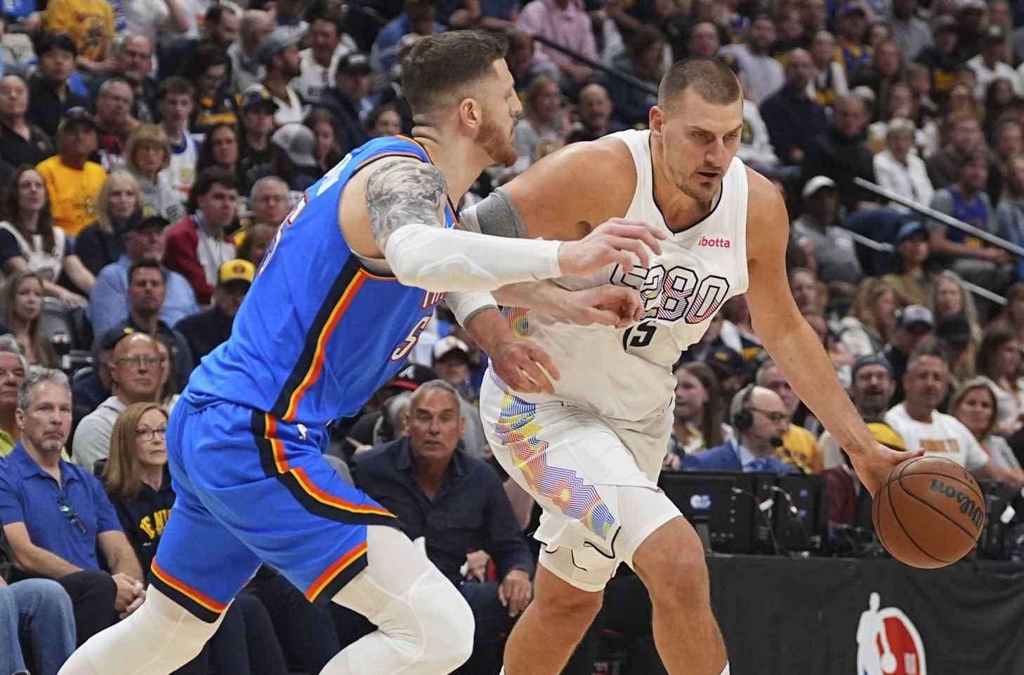 Isaiah Hartenstein trying to stop Nikola Jokic