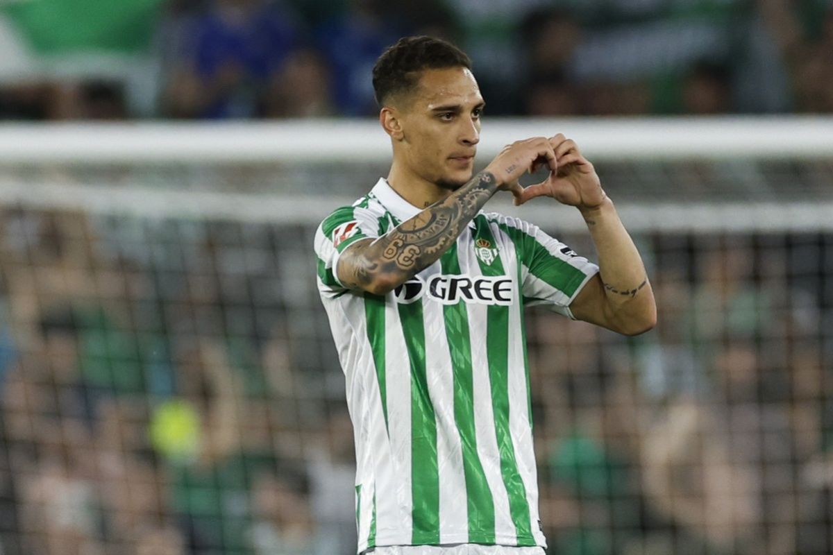 Antony celebrates after scoring for Betis
