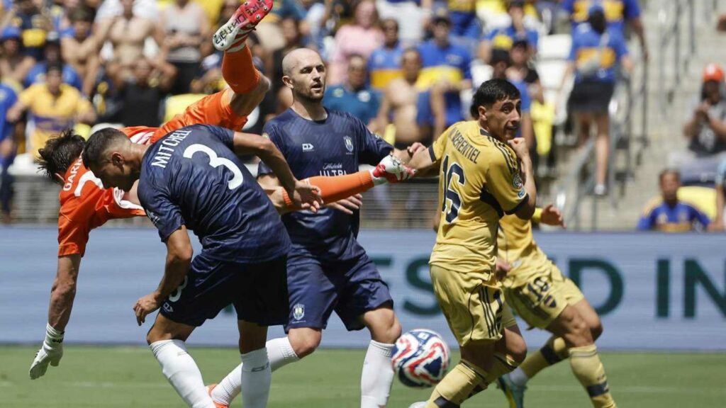 Tense moment during the Club World Cup match between Boca Juniors and Auckland City