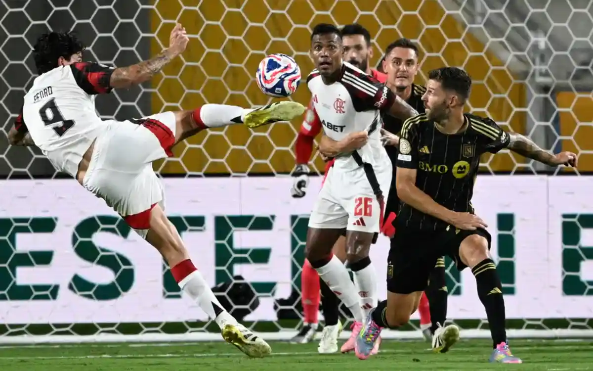 Pedro attempts an acrobatic volley during Flamengo's Club World Cup match against Los Angeles FC