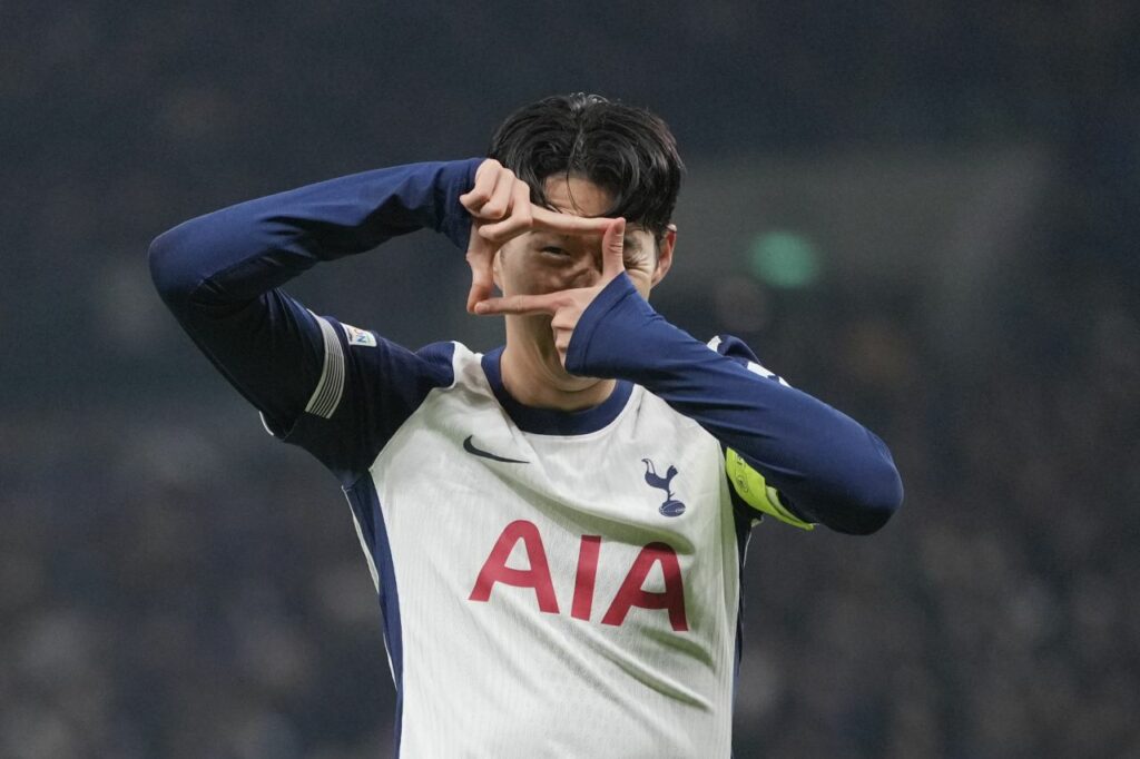 Heung Min Son with his typical celebration after scoring a goal