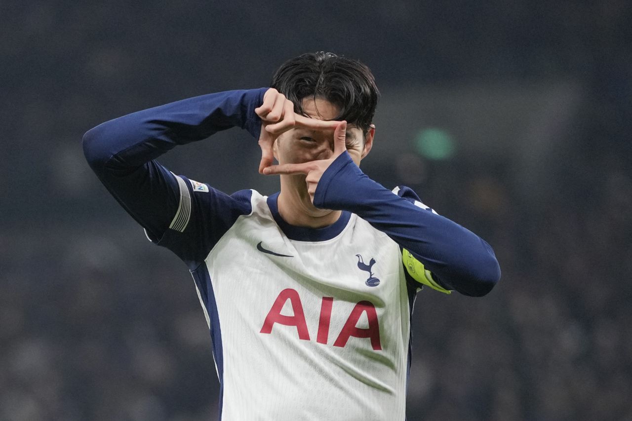 Heung Min Son with his typical celebration after scoring a goal