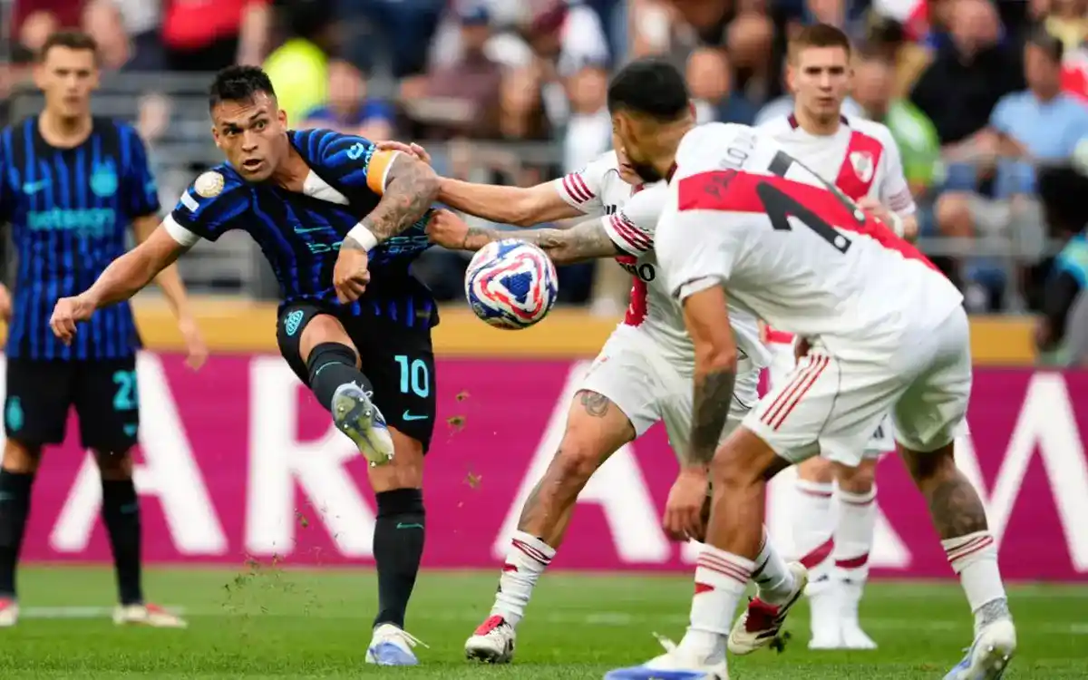 Lautaro Martinez shoots at River Plate's goal
