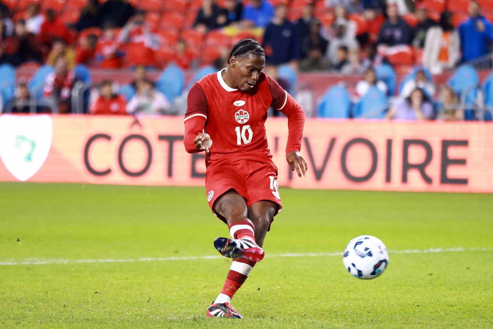 Jonathan David taking a penalty kick for Canada