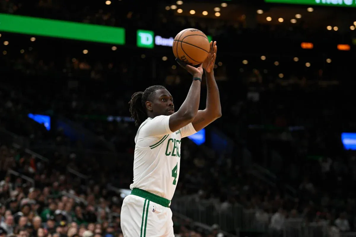 Jrue Holiday shooting the ball