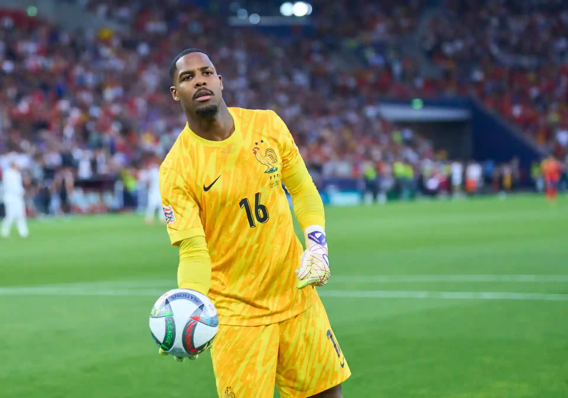 France goalkeeper Mike Maignan