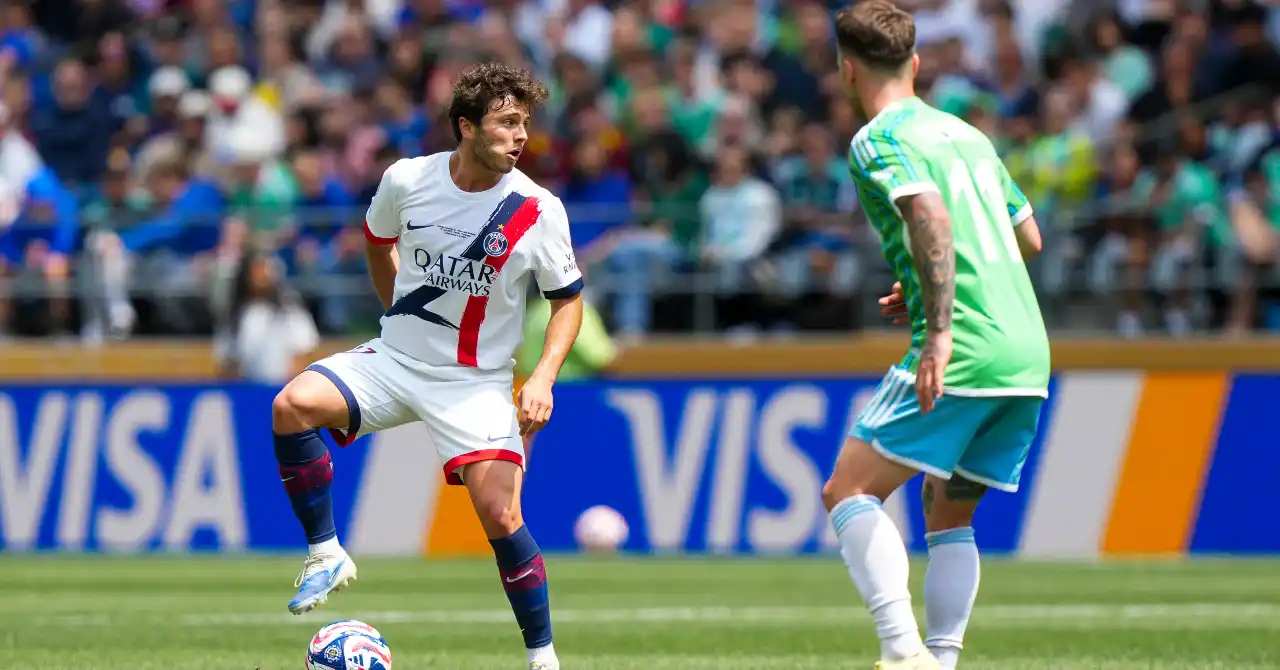 Joao Neves controls the ball in front of a Seattle Sounders player
