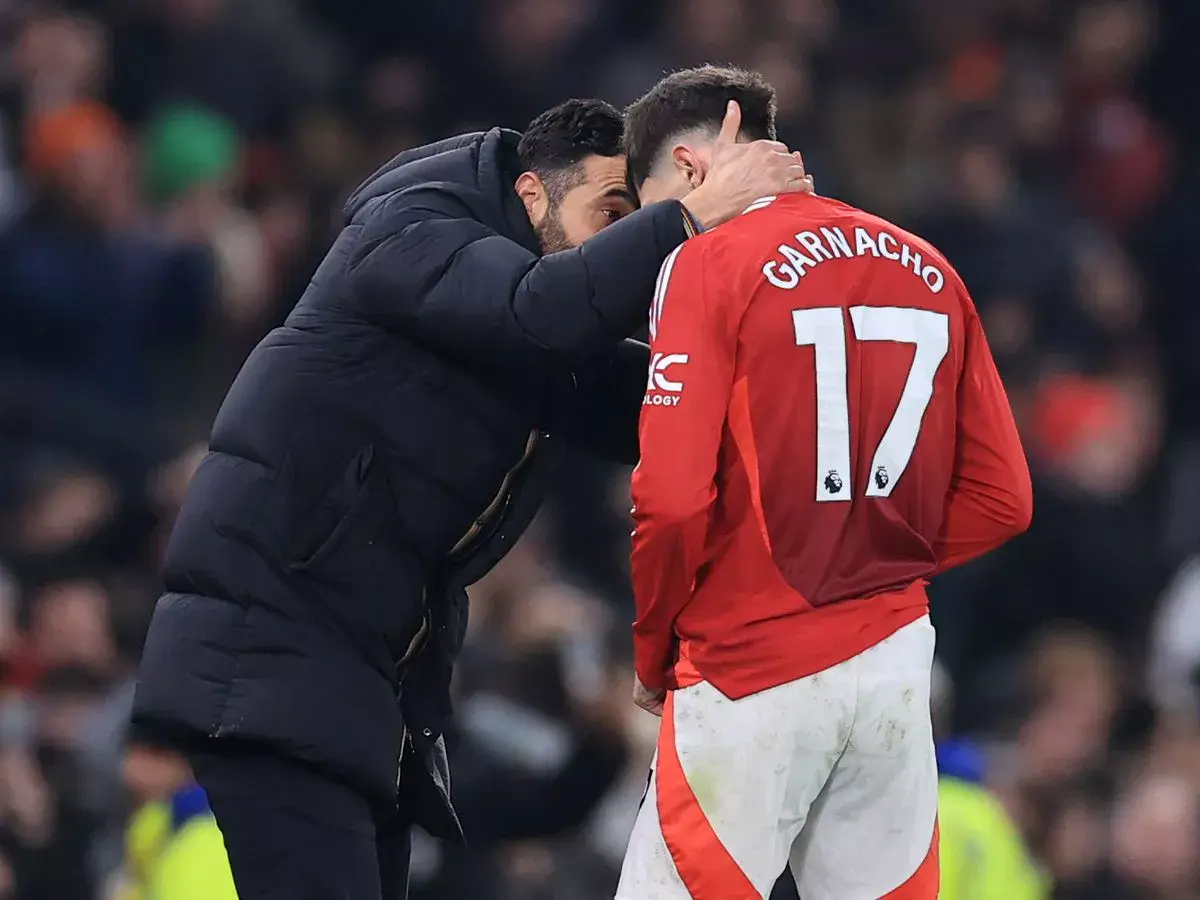 Manchester United manager Ruben Amorim giving instructions to Alejandro Garnacho