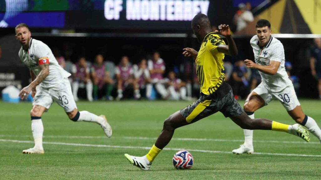 Serhou Guirassy shoots towards Monterrey's goal