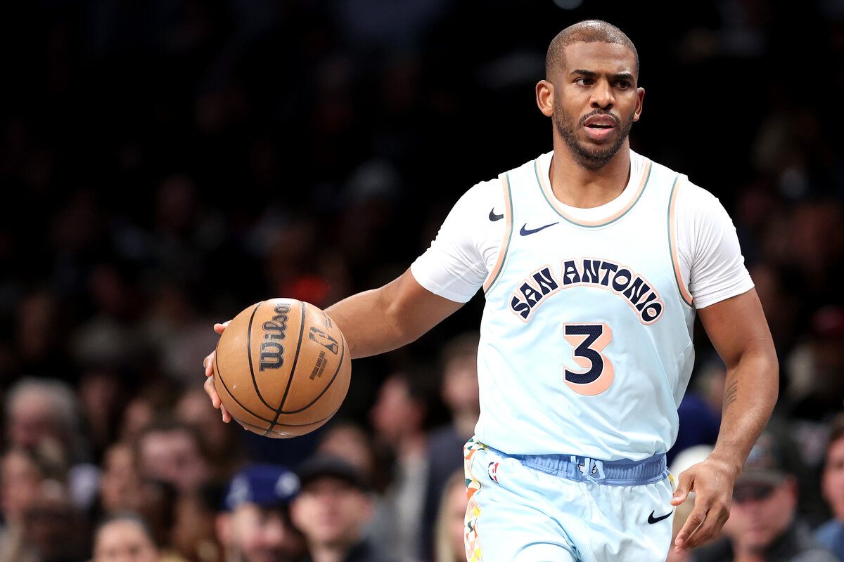 Chris Paul dribbling the ball