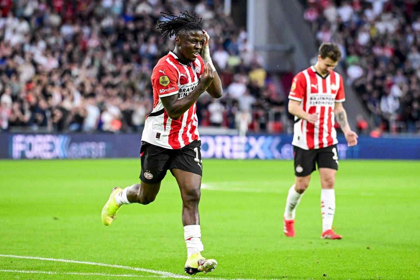 Johan Bakayoko celebrates after scoring for PSV