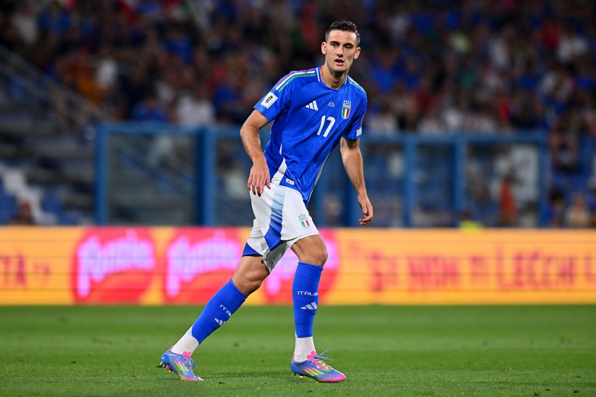 Lorenzo Lucca with Italy's national shirt