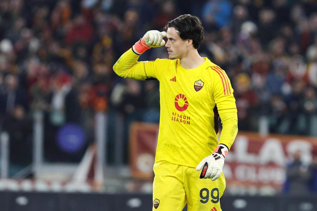 Roma goalkeeper Mile Svilar