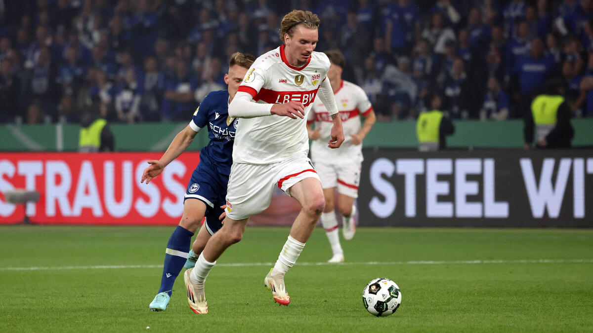Stuttgart forward Nick Woltemade dribbles the ball