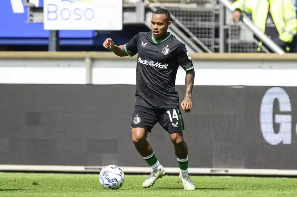 Igor Paixao with the ball at his feet