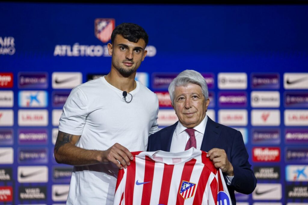 Atetico Madrid president Enrique Cerezo and club new signing Marc Pubill