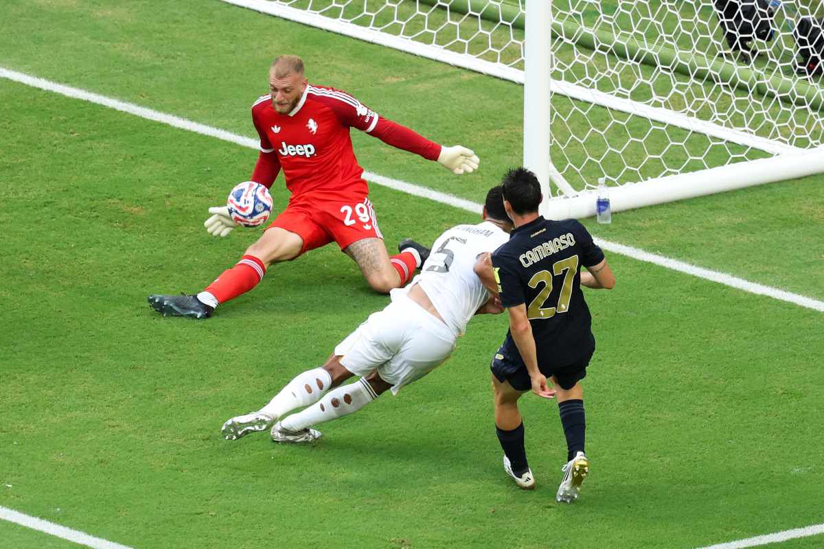 Juventus goalkeeper saves a shot from Jude Bellingham