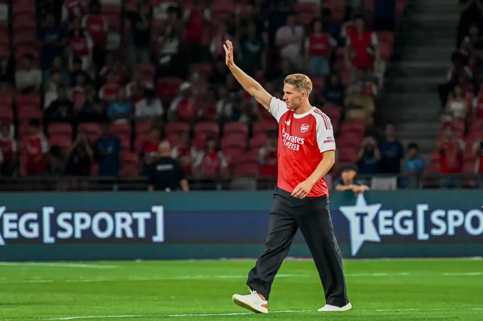 Viktor Gyokeres presented to the Arsenal fans for the first time