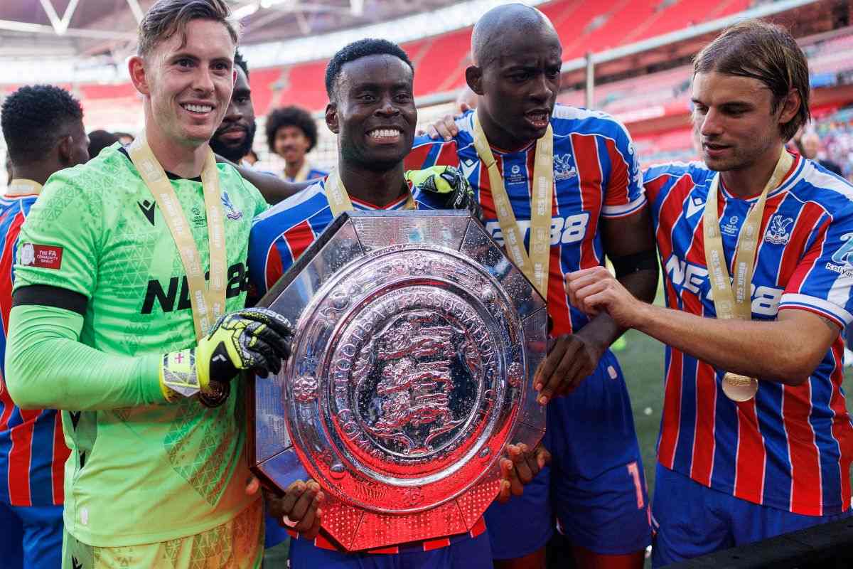 Crystal Palace players showing the FA Community Shield trophy