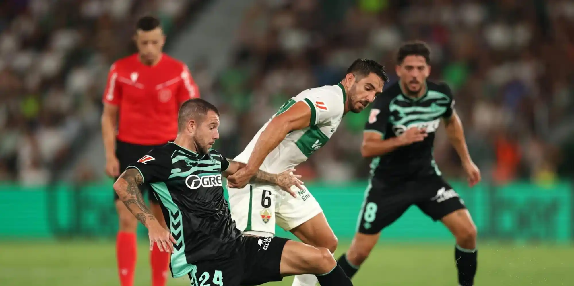 Aitor Ruibal (Betis) trying to get the ball from Pedro Bigas (Elche)