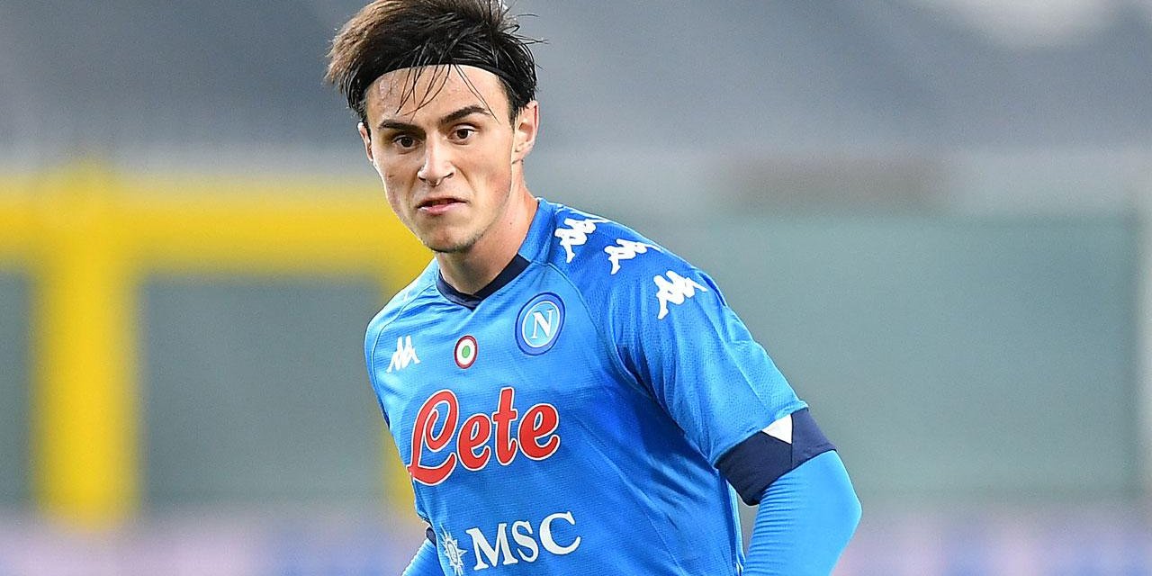 Elif Elmas in Napoli shirt