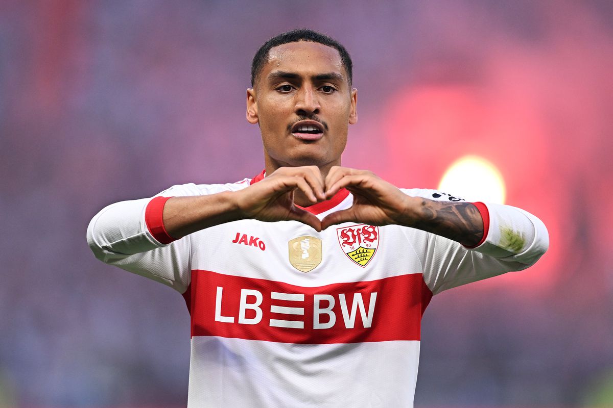 Enzo Millot doing 'heart' gesture