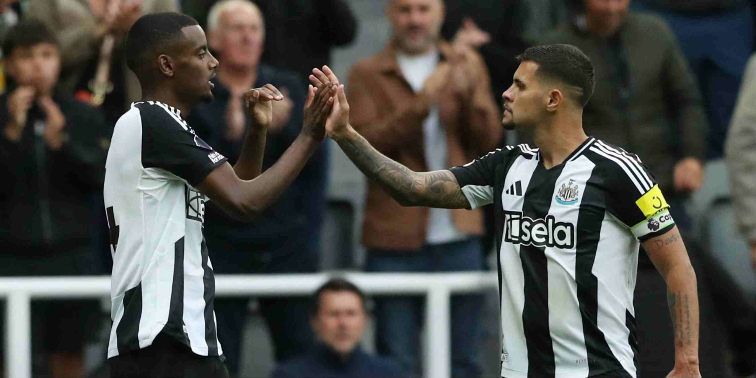 Alexander Isak and Bruno Guimaraes hi-fiving