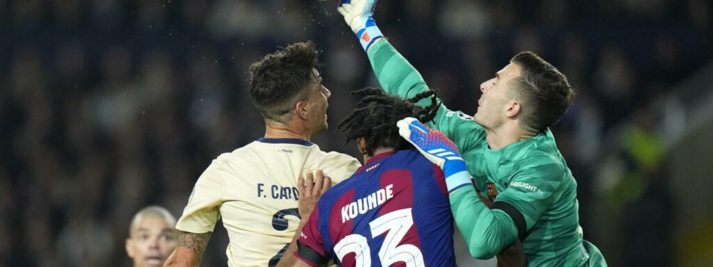 Barcelona goalkeeper Inaki Pena in action