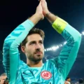Kevin Trapp applauding Eintracht Frankfurt supporters