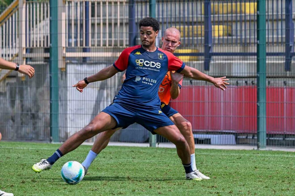 Central defender Koni De Winter in training with Genoa
