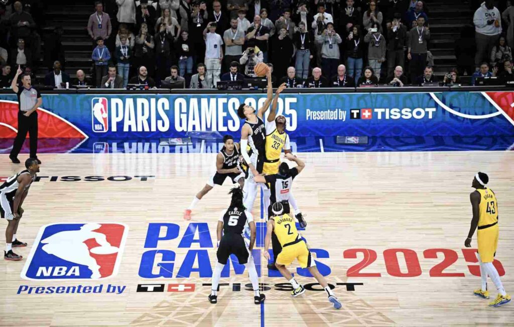 Tip-off of the NBA 2025 Paris game between San Antonio Spurs and Indiana Pacers