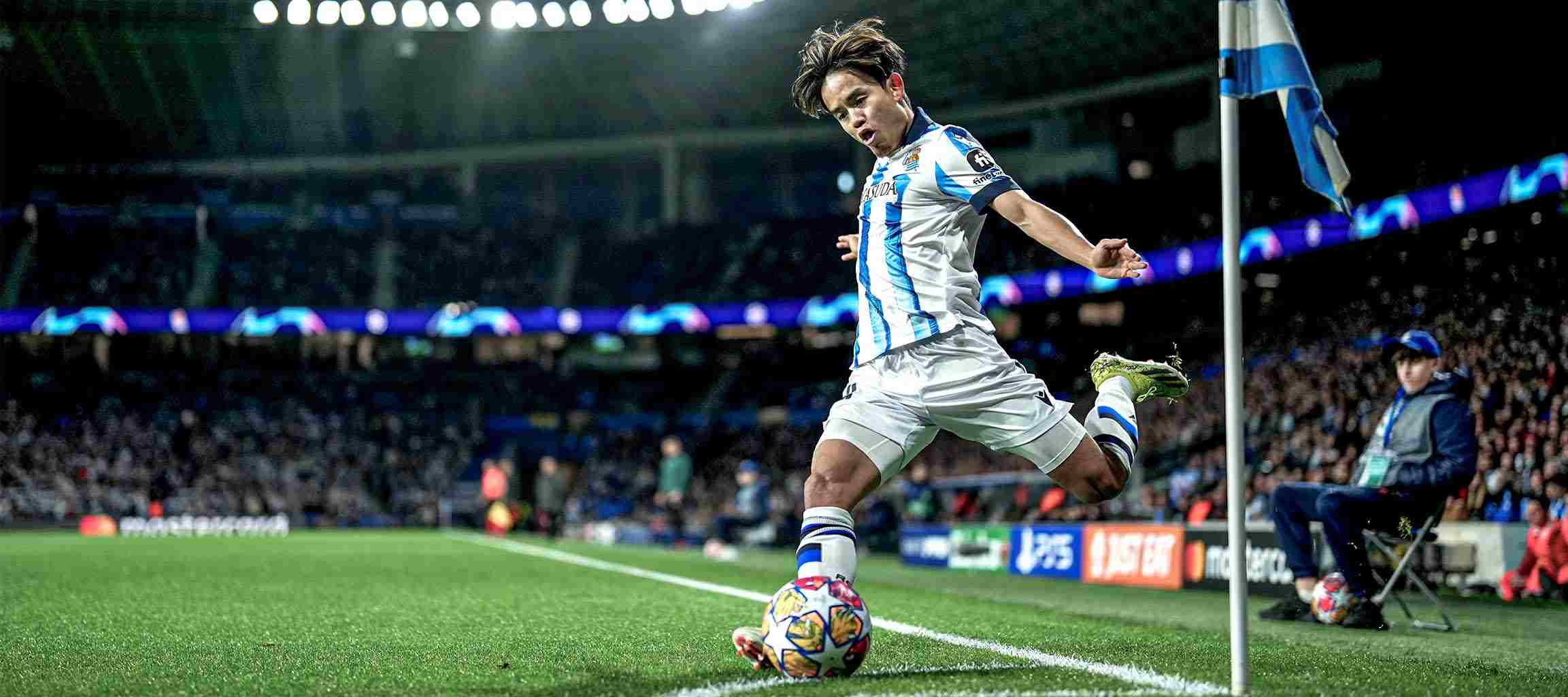 Takefusa Kubo taking a corner kick for Real Sociedad