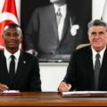 Tiago Djalo signing his Besiktas contract