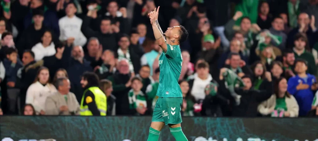 Antony pointing to the sky after scoring a goal for Betis