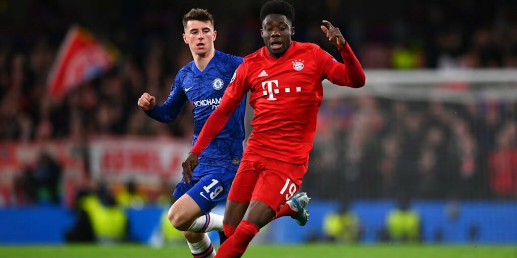 Mason Mount chasing Alphonso Davis during Bayern Munich and Chelsea encounter