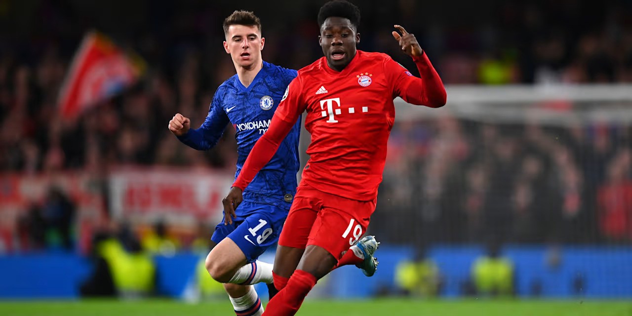Mason Mount chasing Alphonso Davis during Bayern Munich and Chelsea encounter