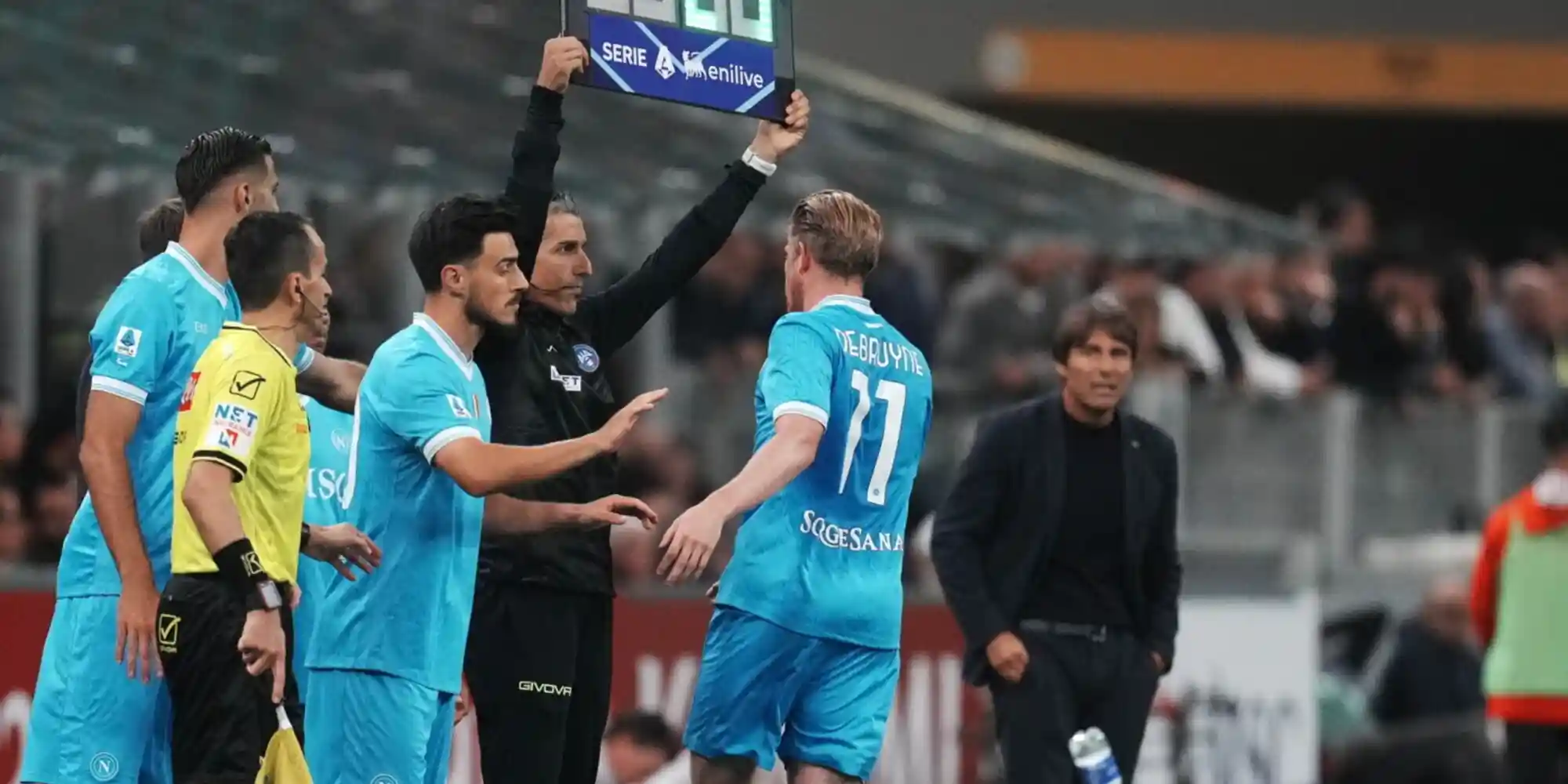 Kevin De Bruyne being substituted