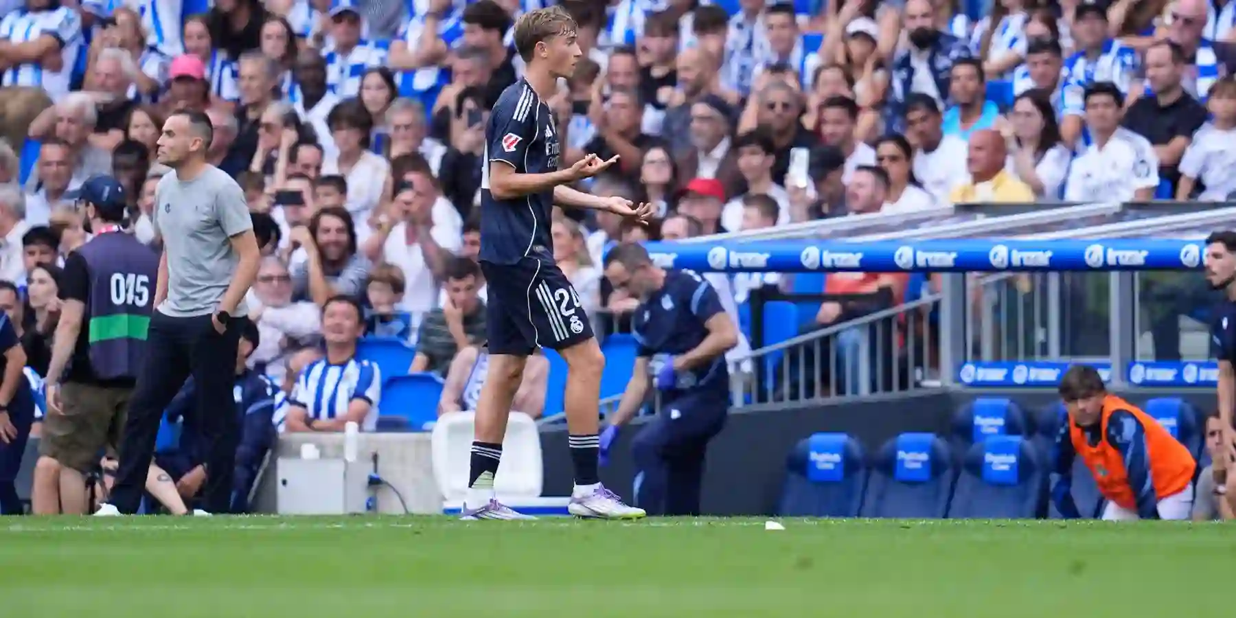 Dean Huijsen has just been shown red card in Real Madrid's visit to Real Sociedad