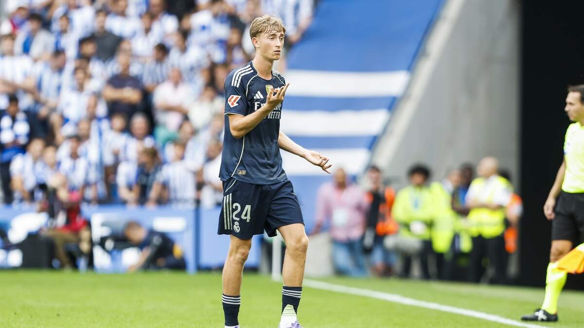Real Madrid defender Dean Huijsen walks off the field after receiving red card